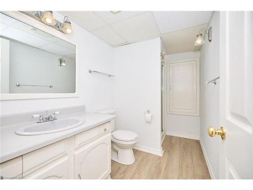 14 Woodelm Drive, St. Catharines, ON - Indoor Photo Showing Bathroom