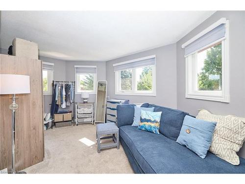 23 Barbican Trail, St. Catharines, ON - Indoor Photo Showing Living Room