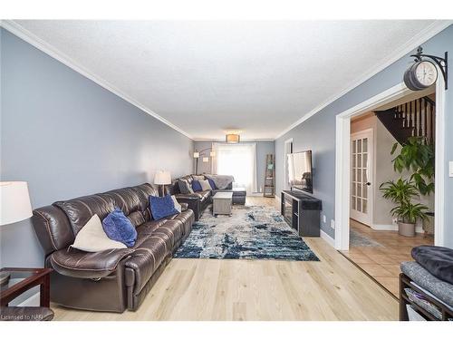 23 Barbican Trail, St. Catharines, ON - Indoor Photo Showing Living Room