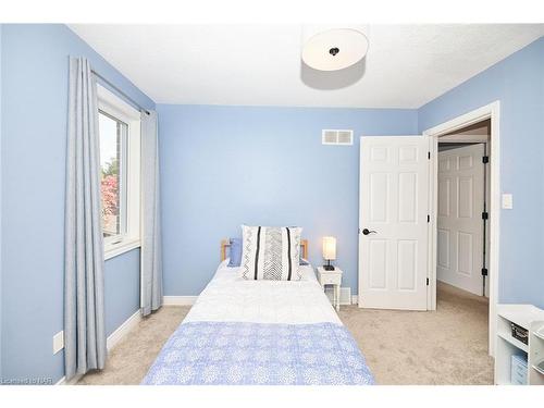 23 Barbican Trail, St. Catharines, ON - Indoor Photo Showing Bedroom