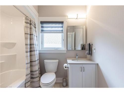 6-3573 Dominion Road, Ridgeway, ON - Indoor Photo Showing Bathroom