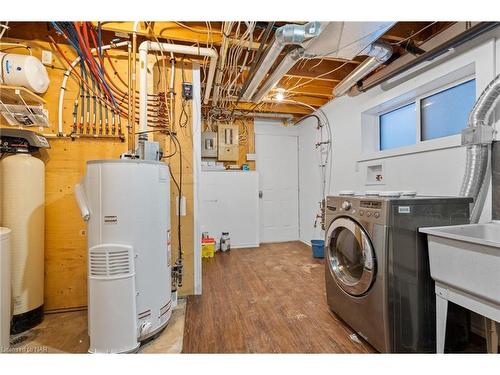 20 Tanbark Road, Niagara-On-The-Lake, ON - Indoor Photo Showing Laundry Room