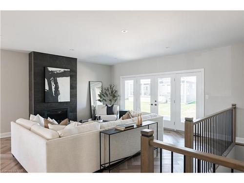 3589 Whispering Woods Trail, Ridgeway, ON - Indoor Photo Showing Living Room