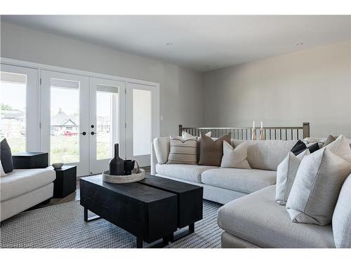 3589 Whispering Woods Trail, Ridgeway, ON - Indoor Photo Showing Living Room