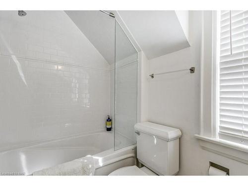 2 Pinehill Road, St. Catharines, ON - Indoor Photo Showing Bathroom