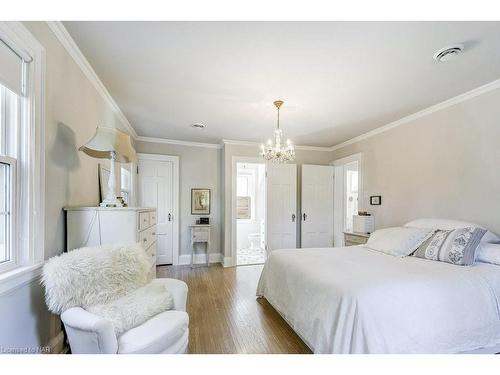 2 Pinehill Road, St. Catharines, ON - Indoor Photo Showing Bedroom