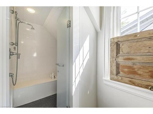 2 Pinehill Road, St. Catharines, ON - Indoor Photo Showing Bathroom