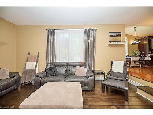 67 Melissa Crescent, Welland, ON - Indoor Photo Showing Living Room