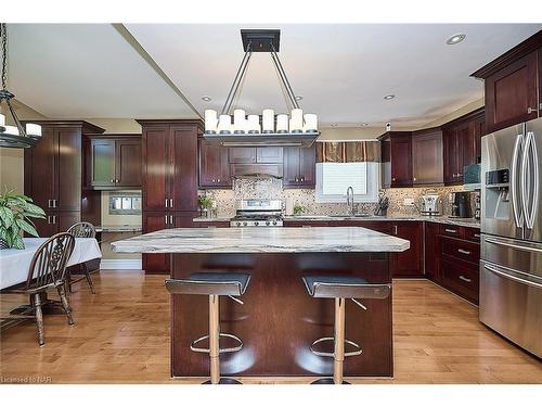 67 Melissa Crescent, Welland, ON - Indoor Photo Showing Kitchen With Upgraded Kitchen