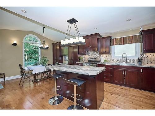 67 Melissa Crescent, Welland, ON - Indoor Photo Showing Kitchen With Upgraded Kitchen