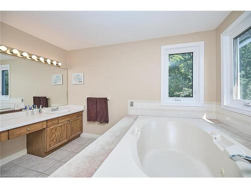 67 Melissa Crescent, Welland, ON - Indoor Photo Showing Bathroom