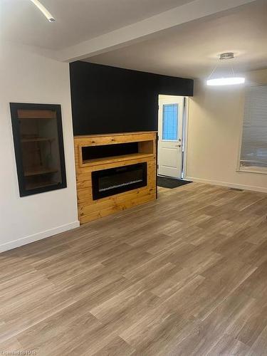 6080 Murray Street, Niagara Falls, ON - Indoor Photo Showing Other Room With Fireplace