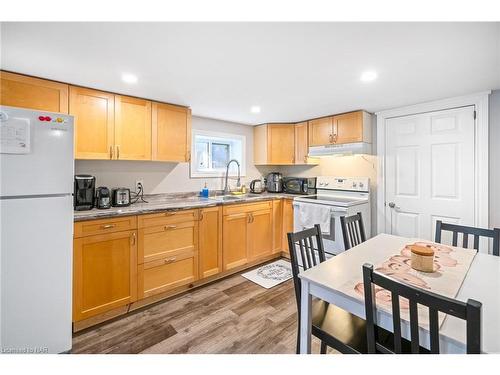 399 Morningstar Avenue, Welland, ON - Indoor Photo Showing Kitchen