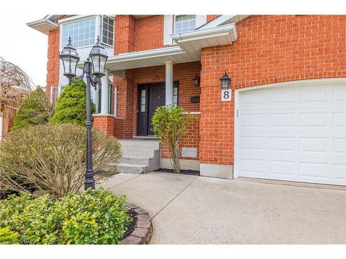 8 Donalda Court, St. Catharines, ON - Outdoor