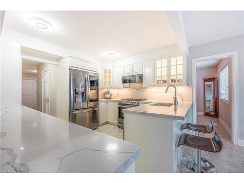 8 Donalda Court, St. Catharines, ON - Indoor Photo Showing Kitchen With Upgraded Kitchen