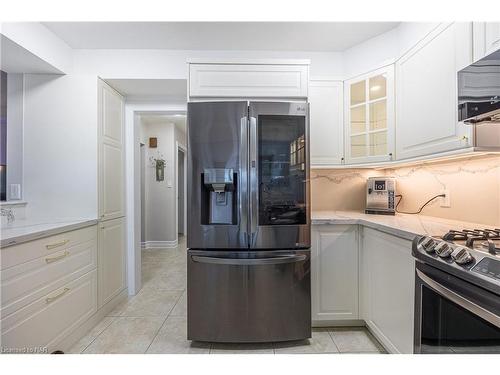 8 Donalda Court, St. Catharines, ON - Indoor Photo Showing Kitchen