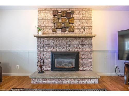 8 Donalda Court, St. Catharines, ON - Indoor Photo Showing Living Room With Fireplace