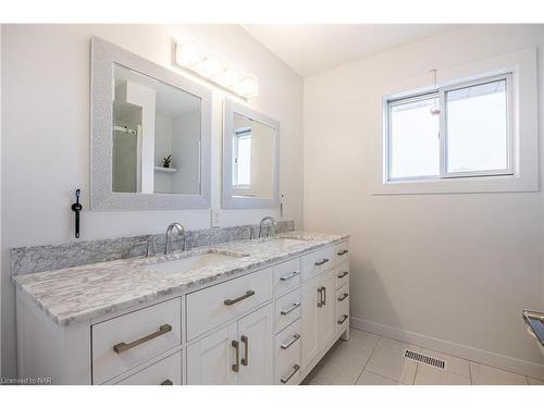 8 Donalda Court, St. Catharines, ON - Indoor Photo Showing Bathroom