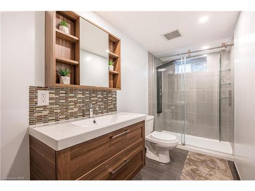 8 Donalda Court, St. Catharines, ON - Indoor Photo Showing Bathroom