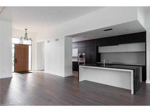 1613G Lookout Street, Fonthill, ON - Indoor Photo Showing Kitchen