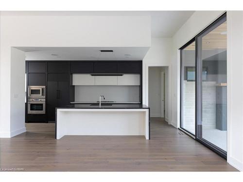 1613G Lookout Street, Fonthill, ON - Indoor Photo Showing Kitchen