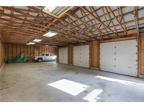 1613G Lookout Street, Fonthill, ON - Indoor Photo Showing Garage