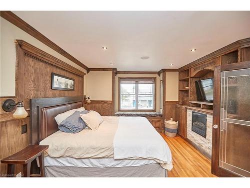 26 Christie Street, St. Catharines, ON - Indoor Photo Showing Bedroom