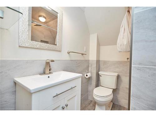 26 Christie Street, St. Catharines, ON - Indoor Photo Showing Bathroom