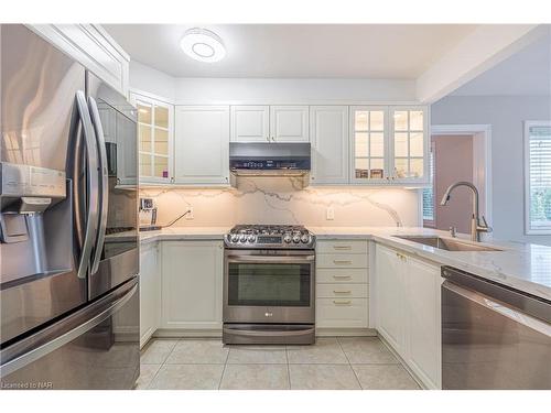 8 Donalda Court, St. Catharines, ON - Indoor Photo Showing Kitchen