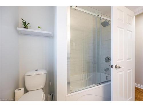 8 Donalda Court, St. Catharines, ON - Indoor Photo Showing Bathroom