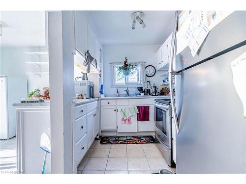 41 Sandown Street, St. Catharines, ON - Indoor Photo Showing Kitchen