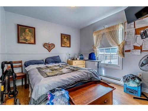 41 Sandown Street, St. Catharines, ON - Indoor Photo Showing Bedroom