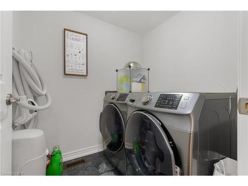 6 Durham Way, Niagara-On-The-Lake, ON - Indoor Photo Showing Laundry Room