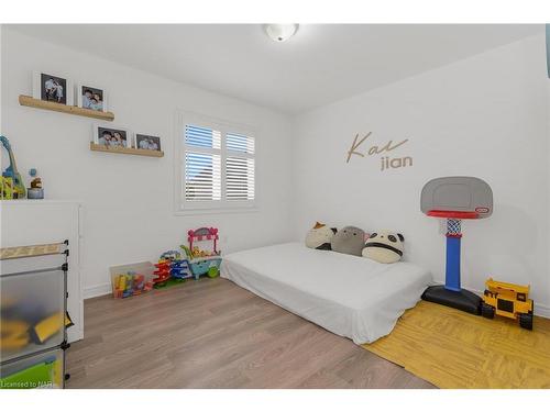 6 Durham Way, Niagara-On-The-Lake, ON - Indoor Photo Showing Bedroom