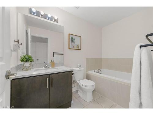 6 Durham Way, Niagara-On-The-Lake, ON - Indoor Photo Showing Bathroom