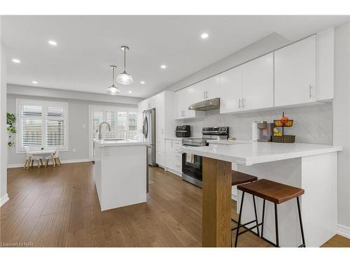 6 Durham Way, Niagara-On-The-Lake, ON - Indoor Photo Showing Kitchen