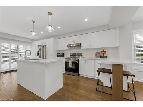 6 Durham Way, Niagara-On-The-Lake, ON - Indoor Photo Showing Kitchen With Upgraded Kitchen