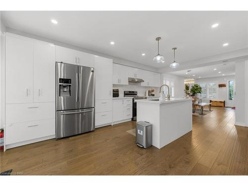 6 Durham Way, Niagara-On-The-Lake, ON - Indoor Photo Showing Kitchen With Upgraded Kitchen