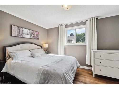 11 Brittany Court, St. Catharines, ON - Indoor Photo Showing Bedroom