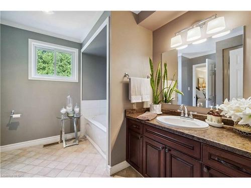 11 Brittany Court, St. Catharines, ON - Indoor Photo Showing Bathroom