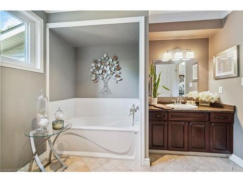 11 Brittany Court, St. Catharines, ON - Indoor Photo Showing Bathroom