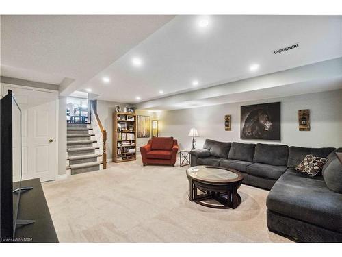 11 Brittany Court, St. Catharines, ON - Indoor Photo Showing Living Room