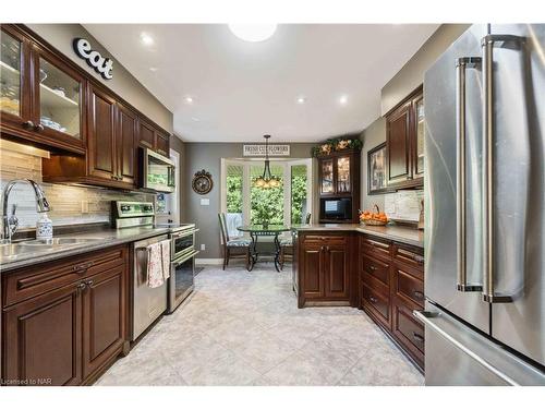 11 Brittany Court, St. Catharines, ON - Indoor Photo Showing Kitchen With Stainless Steel Kitchen