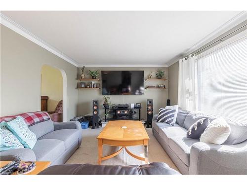 95 Ost Avenue, Port Colborne, ON - Indoor Photo Showing Living Room