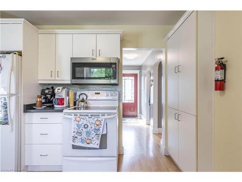 95 Ost Avenue, Port Colborne, ON - Indoor Photo Showing Kitchen