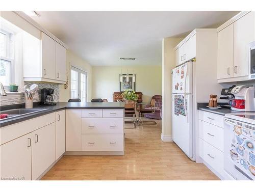 95 Ost Avenue, Port Colborne, ON - Indoor Photo Showing Kitchen