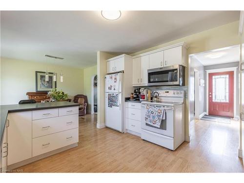 95 Ost Avenue, Port Colborne, ON - Indoor Photo Showing Kitchen