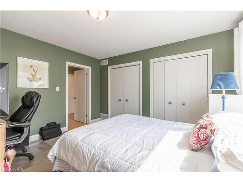 95 Ost Avenue, Port Colborne, ON - Indoor Photo Showing Bedroom