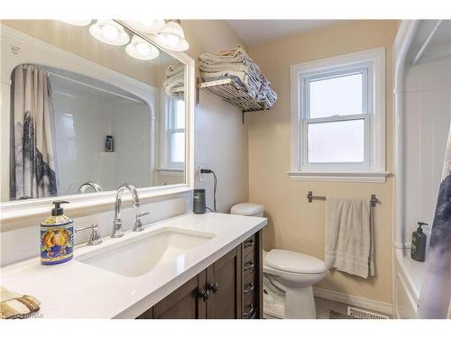 95 Ost Avenue, Port Colborne, ON - Indoor Photo Showing Bathroom