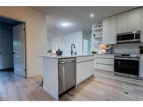 107-2799 St. Paul Avenue, Niagara Falls, ON - Indoor Photo Showing Kitchen